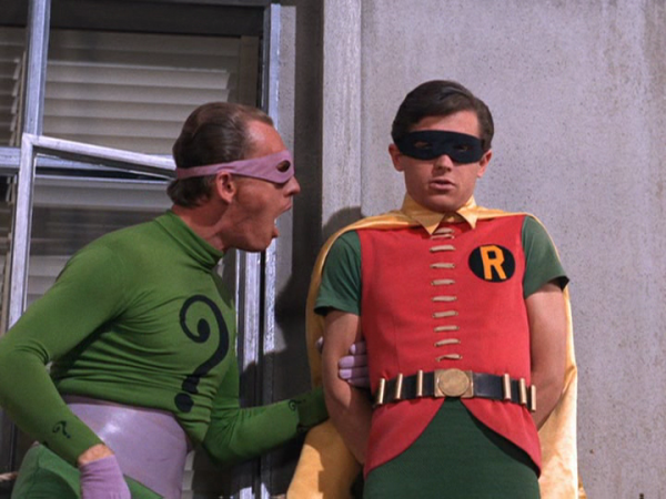 Batman 66 – Robin on a ledge – Captured Heroes