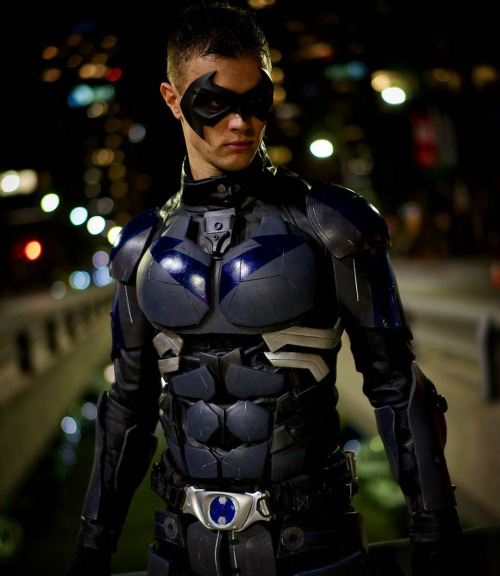 Captured Heroes » Nightwing Armored Up