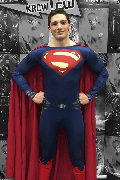 Superman supermanning 