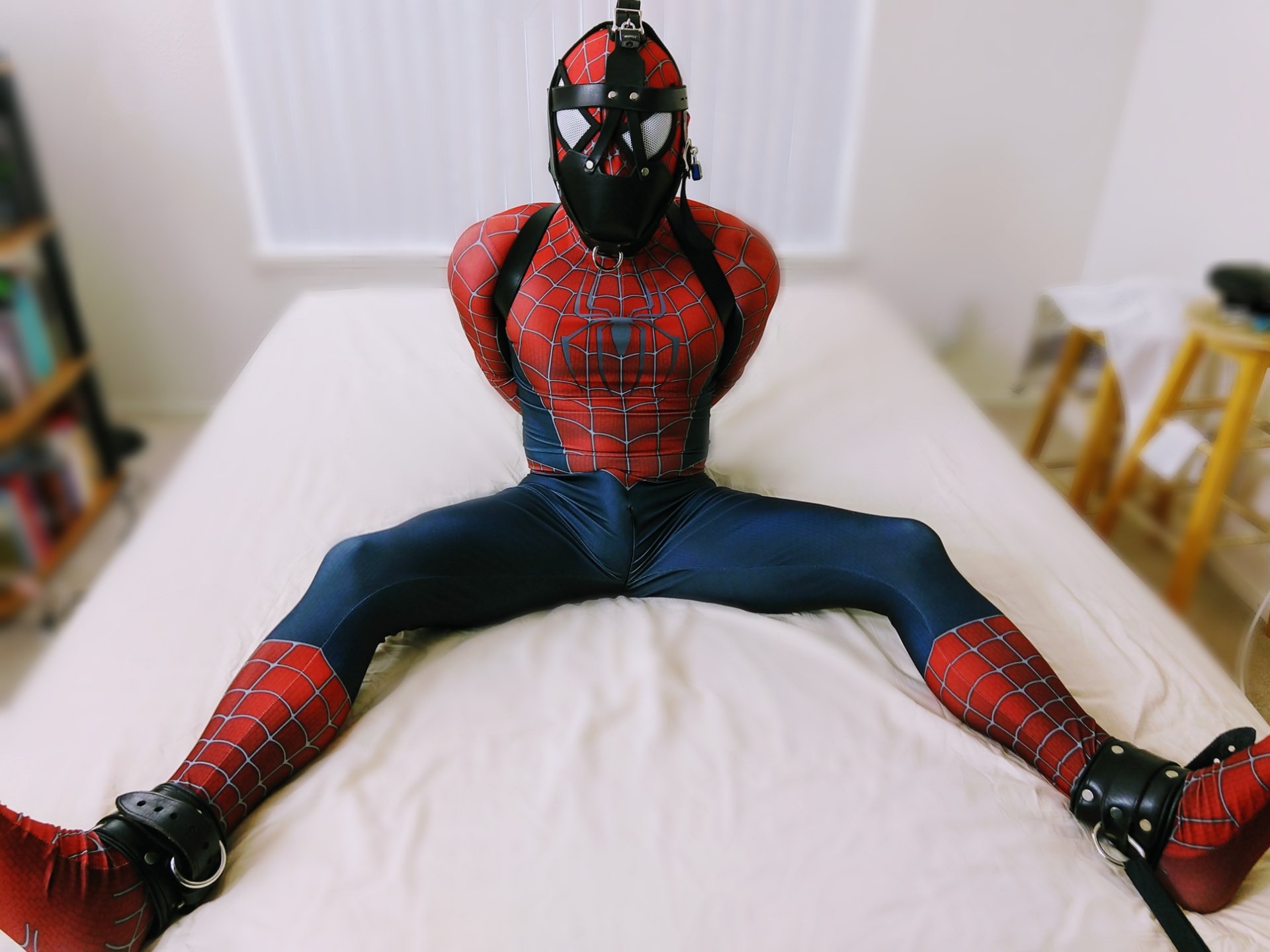 Legs spread, Spiderman 